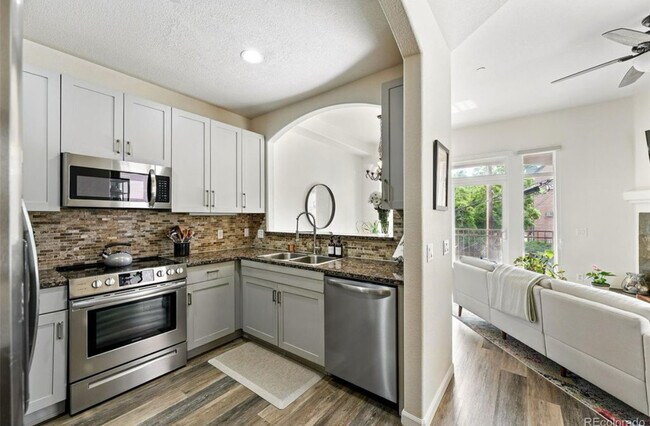 Building Photo - 2100 N Humboldt St