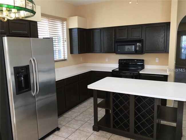 Foto del edificio - 4210 Harbor Lake Dr