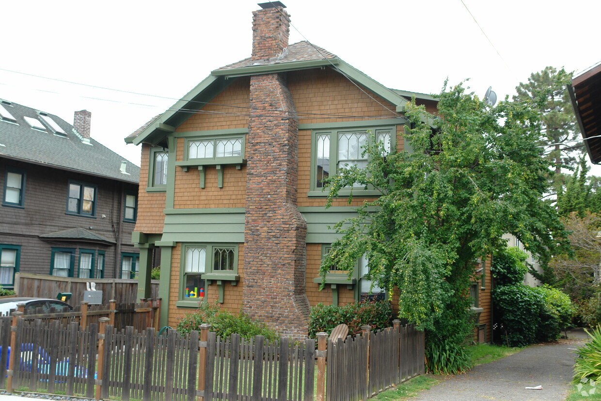Building Photo - 2920 Hillegass Ave