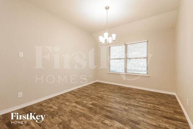 Foto del edificio - 573 Jamestown Lane
