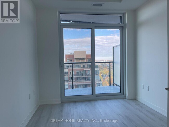 Photo du bâtiment - 120 Broadway Ave