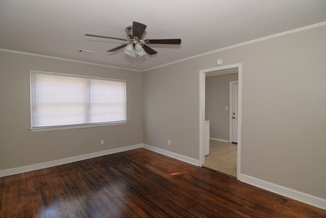 Building Photo - 3BR/1BA - Total Electric - Section 8 OK!