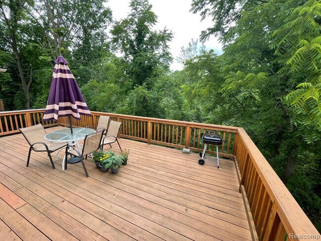 Building Photo - 41883 Cantebury Dr