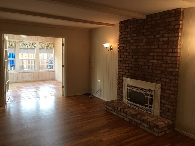 Foto del edificio - Willow Glen 3 bedroom home