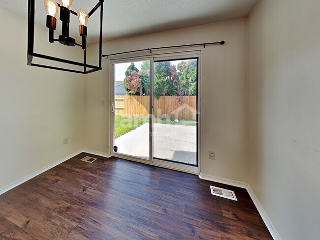 Foto del edificio - 13350 W Rochester St