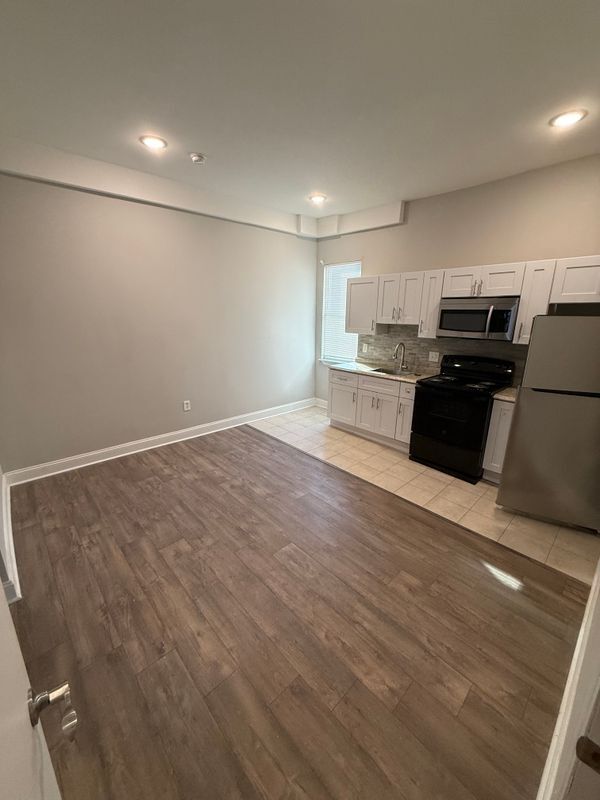 Foto del edificio - 4028 W Girard Ave