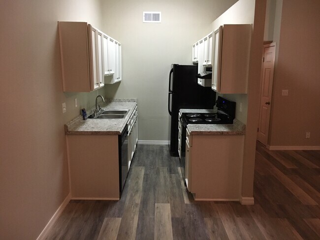 Building Photo - 814 Hardy Springs Cir