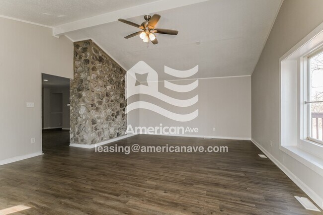 Foto del edificio - 2480 Redman Rd