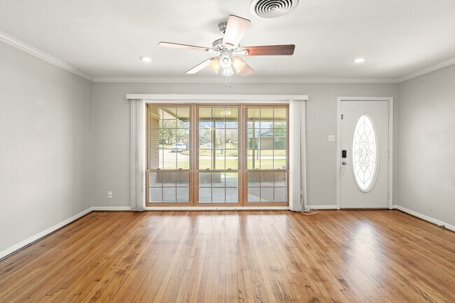 Foto del edificio - 1411 Conrad Sauer Dr