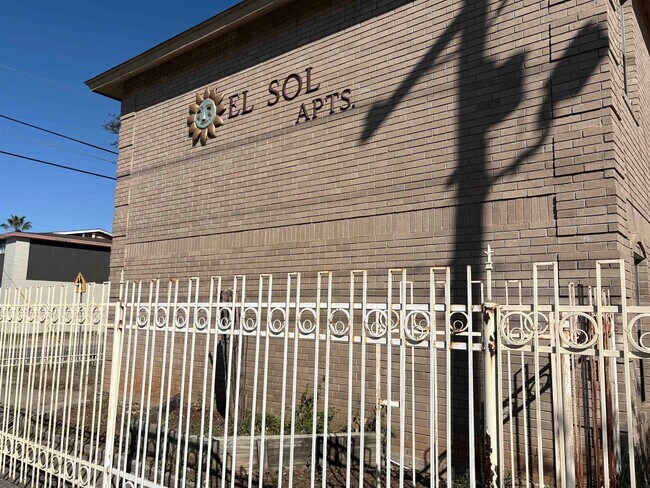 Foto del edificio - 4419 Springfield Ave