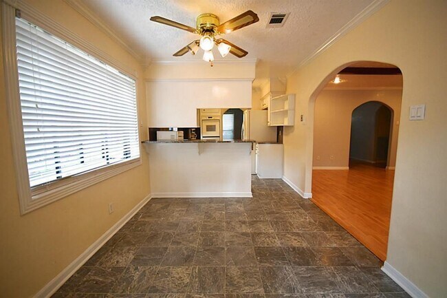 Foto del edificio - 9705 Westview Dr