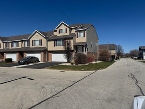 Building Photo - 2520 Cedar Glen Dr N