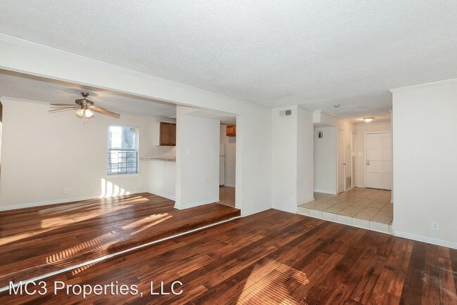 Building Photo - 2038 Oak Park Ln