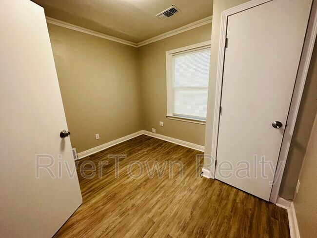 Foto del edificio - 1074 E Walthal Cir