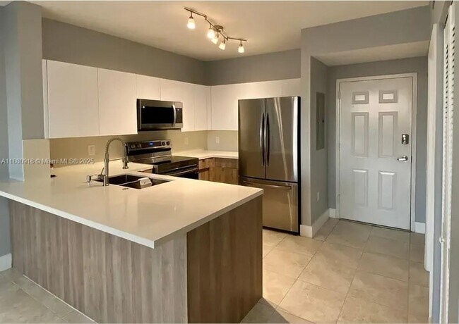 Foto del edificio - 2425 SW 27th Ave