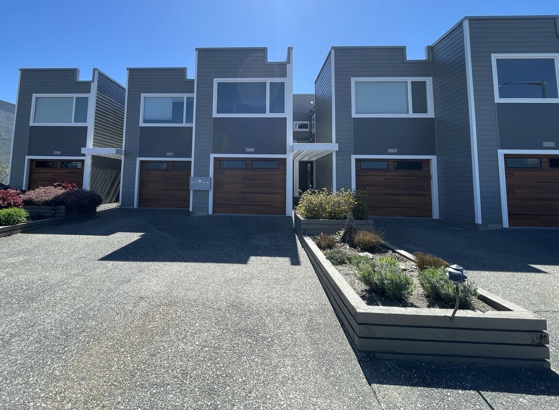 Foto principal - 2305 Skyline Way