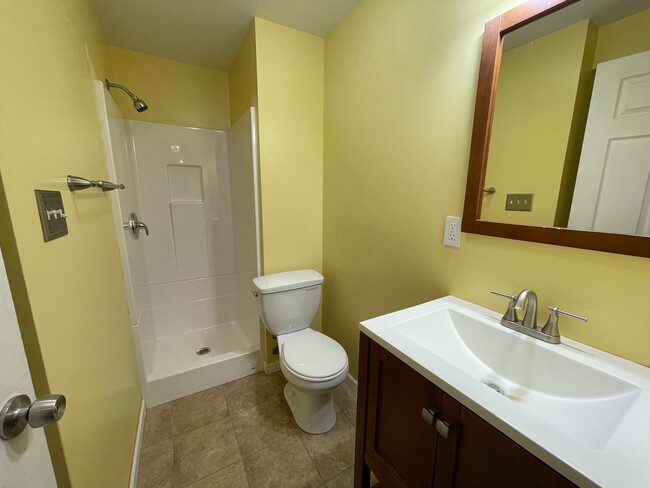 Foto del edificio - Move In Ready! 2 bed/4 bath townhouse with...