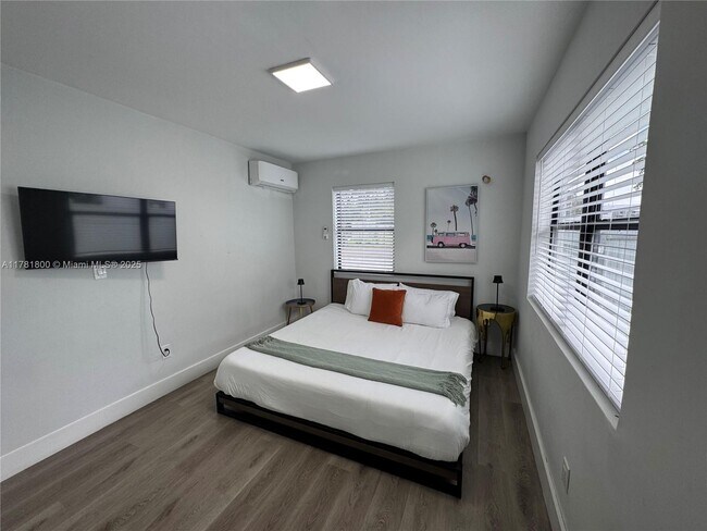 Foto del edificio - 584 NW 30th St