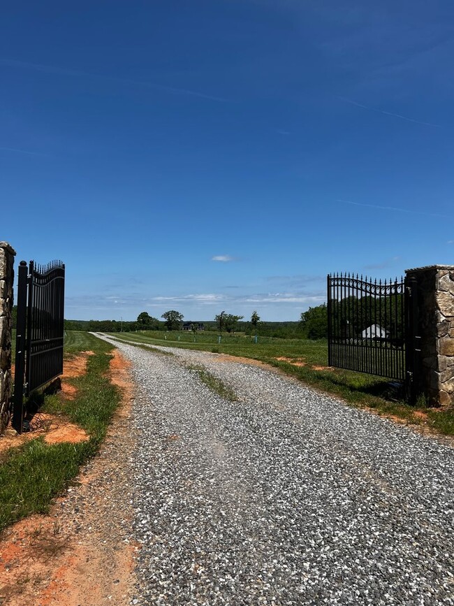 Building Photo - Breathtaking Custom Home on 13 Acres!