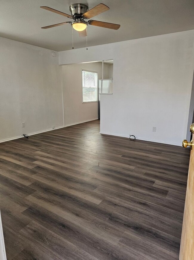 Building Photo - RETIREMENT COMMUNITY: Renovated Residence Hidden Gem 2 Bed/1 Bath - San Leandro