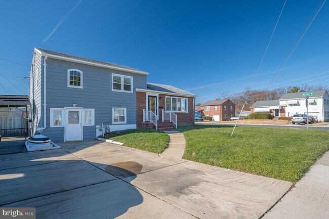 Foto del edificio - 312 N Hammonds Ferry Rd