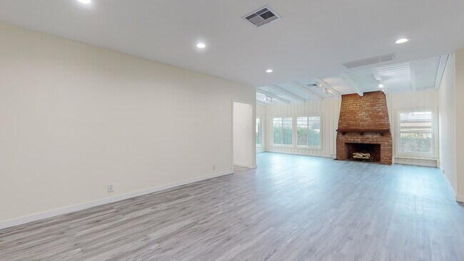 Building Photo - 1735 Selby Ave