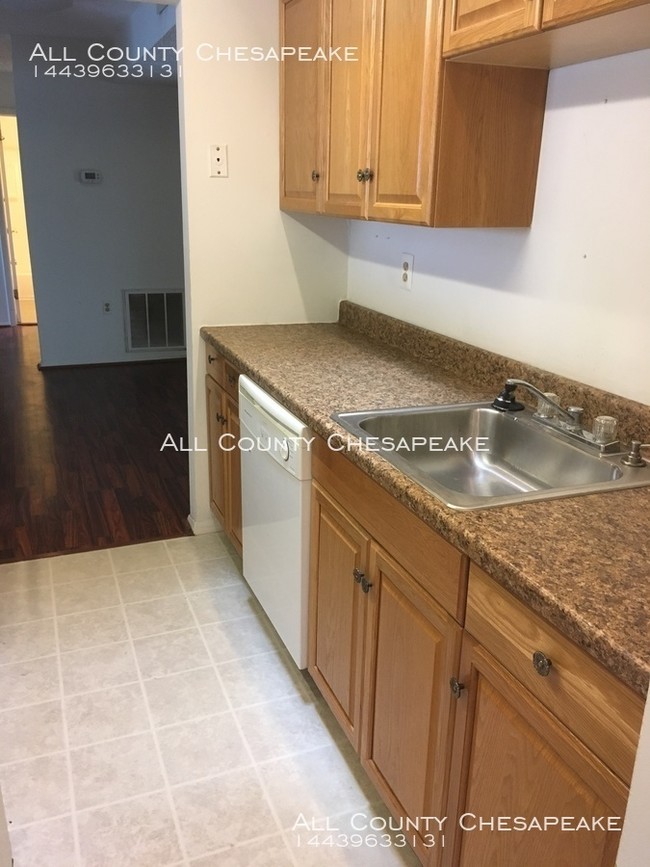 Building Photo - Beautiful, Spacious Condo