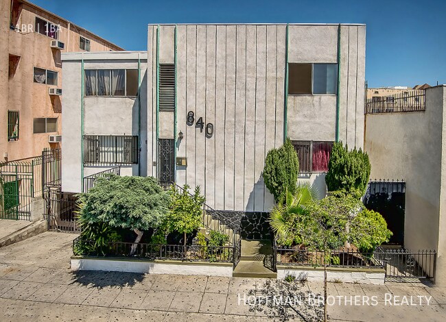 Building Photo - 842 S Carondelet St