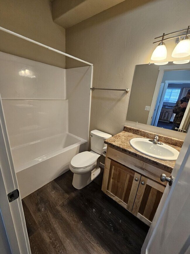 Foto del edificio - 1550 Aryn Ln