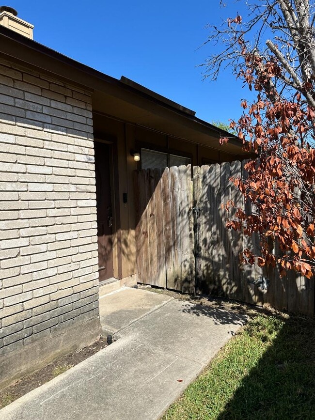 Building Photo - 9933 Ardash Ln