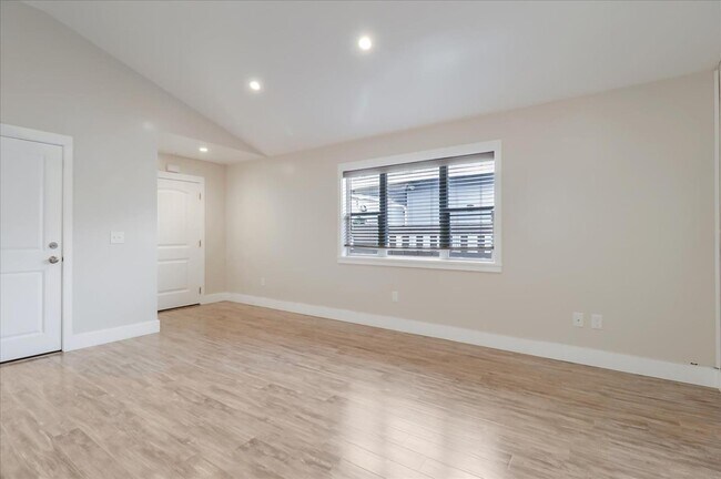 Building Photo - 683 Harbour Way