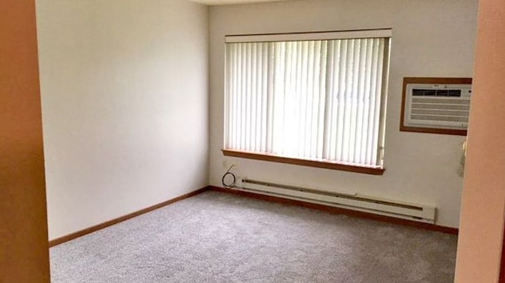Building Photo - 745 Streeter Dr