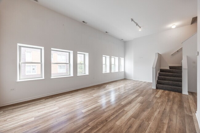 Foto del edificio - 2700 W North Ave