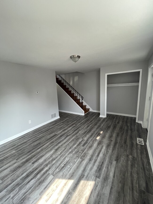 Building Photo - 261 E Haines St