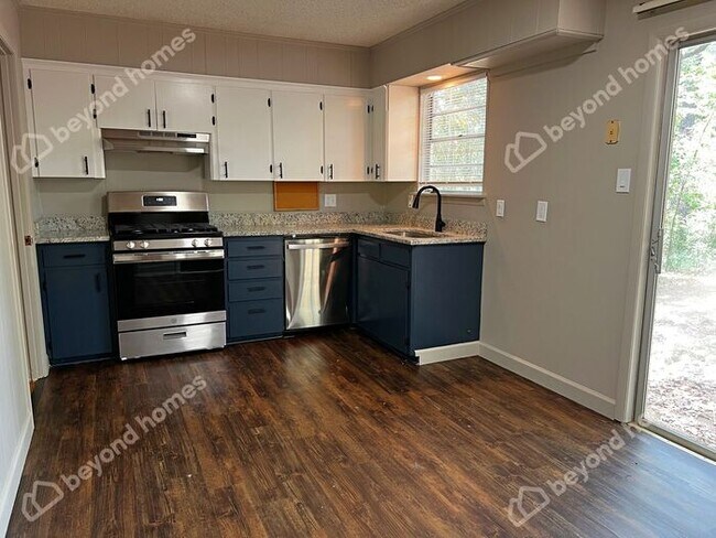Foto del edificio - Beautiful and Modern 3 BD 1 BA with 1,196 ...