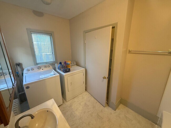 Foto del edificio - 11 New Hampshire Ave