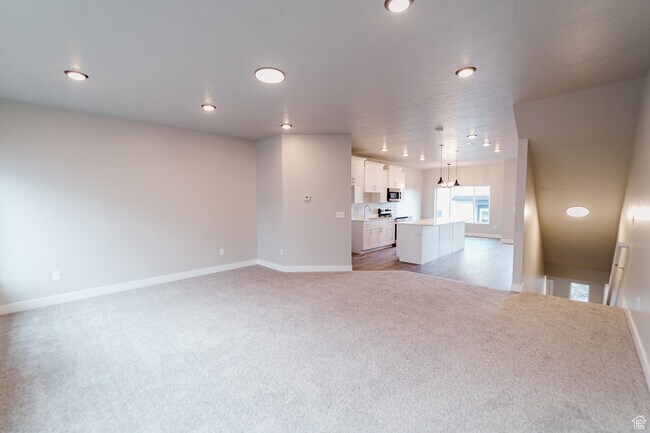 Building Photo - 663 E 730 N