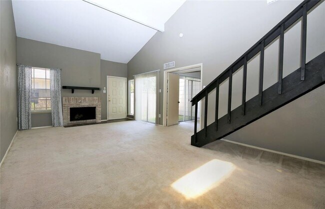 Building Photo - 2909 Hillcroft St