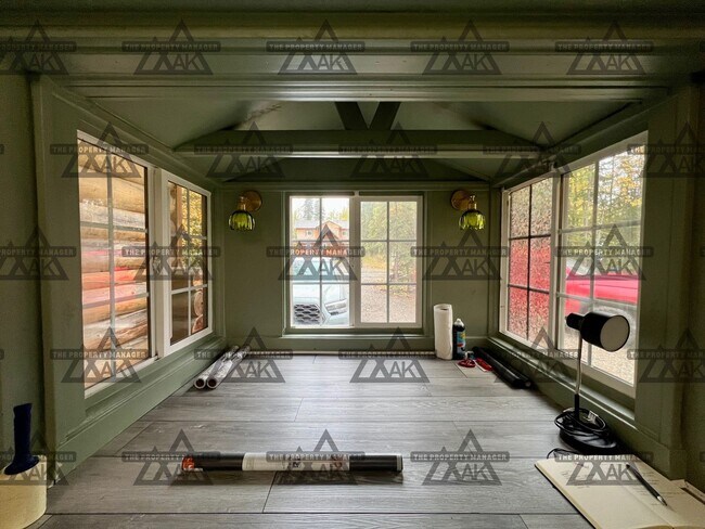 Building Photo - 2 Bedrooms plus an office / Pet friendly /...