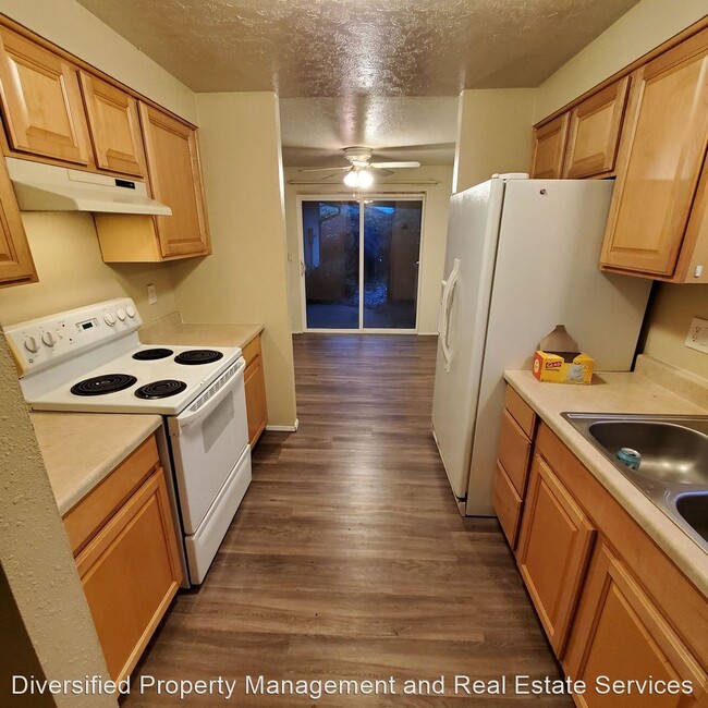 Building Photo - 3 br, 1 bath House - 1004 Tudor Pl