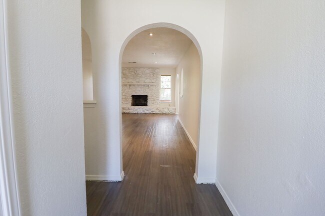 Foto del edificio - 4 Bed | 2 Bath | Broken Arrow