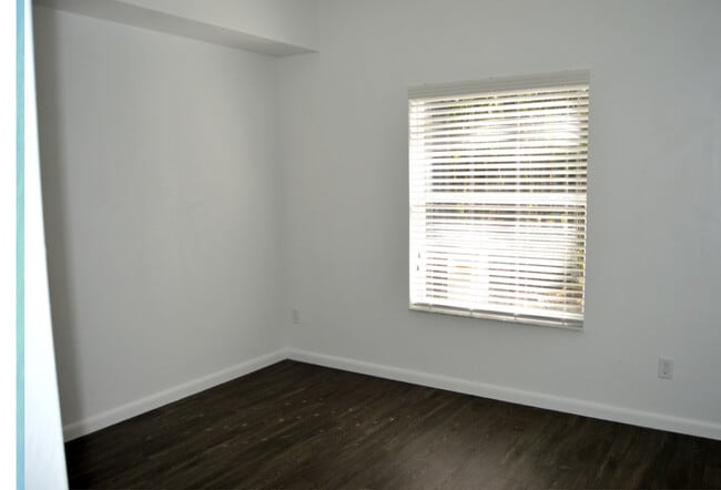 Building Photo - 1800 vics way