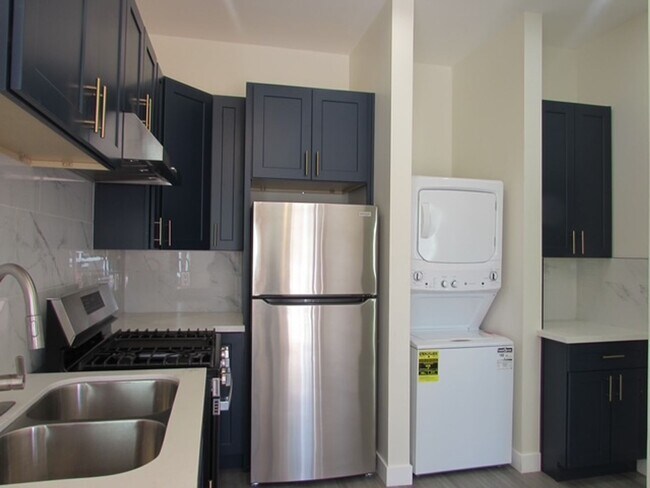 Foto del edificio - Jr ADU-1 bedroom 320sq ft Washer/Dryer/Refrigerator--Gated parking
