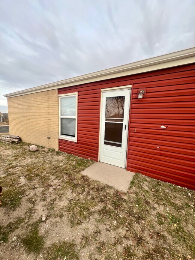 Foto del edificio - Three bedroom now ready