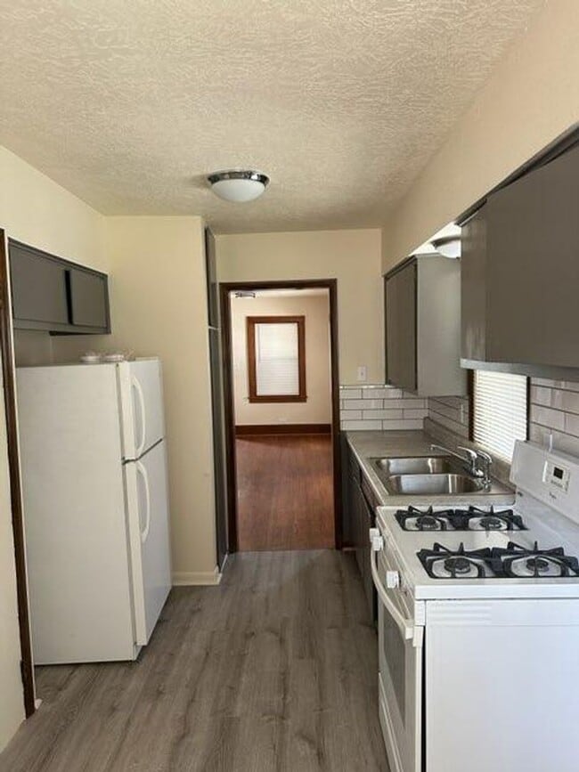 Building Photo - 3422 Davis Ave