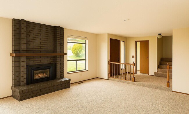 Foto del edificio - Spacious 3 Bedroom, 2.5 Bathroom Bellingham Home with Sunroom, Large Deck & Fenced Yard