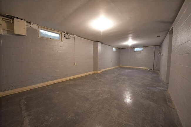 Building Photo - 2539 Vernon Ct SE