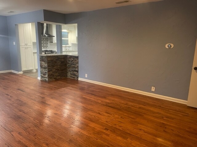 Building Photo - 10020 Losa Dr