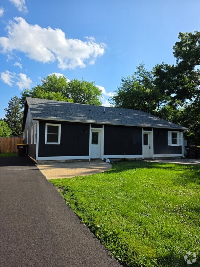 Building Photo - 707 Amanda Ave