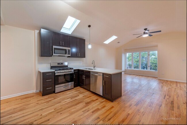 Foto del edificio - 2435 W Polk St